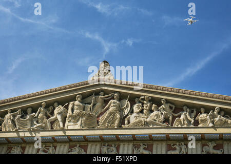 Drohne fliegt über der Parthenon in Nashville, Tennessee Nachbildung des ursprünglichen Parthenon in Athen. Stockfoto