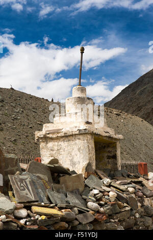 Indien, Himachal Pradesh, Lahaul Valley Batal, buddhistische Mani-Steinen und Chorten für Glück auf Reise Stockfoto