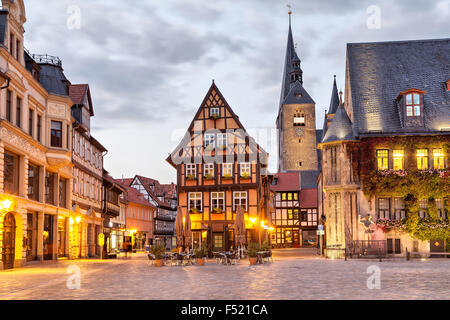 Fachwerkhaus am Markt Platz von Quedlinburg am Abend, Sachsen-Anhalt, Deutschland Stockfoto