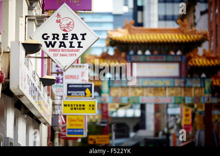 China Stadt Manchester UK chinesischen Bogen Manchester Dorf Zeichen Chinatown in Manchester, England ist eine ethnische Enklave in der c Stockfoto