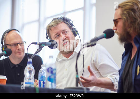 Sonntag Tag der offenen Tür am Manchester Central Library Guy Garvey vom Ellenbogen präsentiert seine BBC 6 Music Show live aus der Galerie Bildern Stockfoto