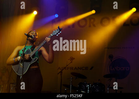 Kemi Aneke, erklingt auf der Bühne in Afrika auf dem Platz, Trafalgar Square, 2015. Stockfoto