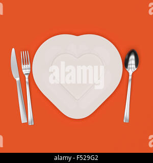 Herzförmigen Platte mit Gabel, Messer und Löffel Stockfoto