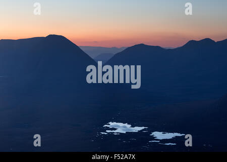 Beinn Eighe und Gipfelns in der Morgendämmerung, gesehen vom Beinn ein Eoin, Torridon, Schottland Stockfoto