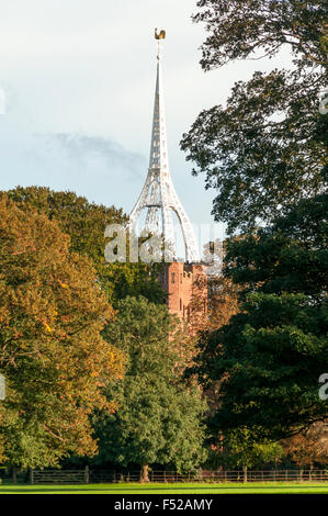 Der Waterloo-Turm, einem Glockenturm, auf dem Gelände des Quex Park in Kent. Erbaut im Jahre 1819 mit einem Glockenschlag 12 Glocken. Stockfoto