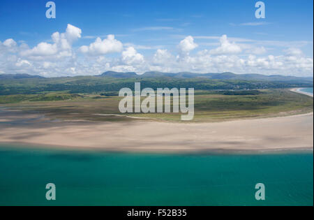 Luftaufnahme des Glaslyn-Mündung, Morfa Harlech Sands und Rhinog Bergkette Snowdonia National Park Gwynedd North Wal Stockfoto