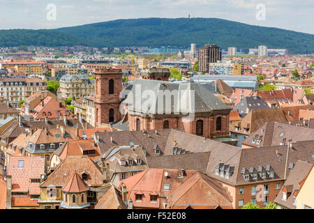 Überblick über die Altstadt und Kathedrale von Sankt Christoph, betrachtet von Zitadelle Belfort City, Franche-Comté, Frankreich, Europa Stockfoto