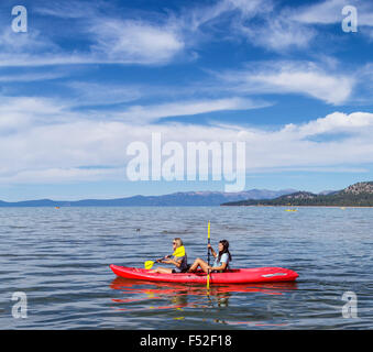 Kajakfahrer in Lake Tahoe Stockfoto