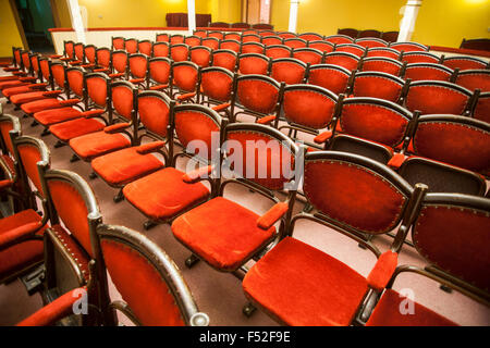 Farbbild des Vintage Sitze in einem Theater. Stockfoto