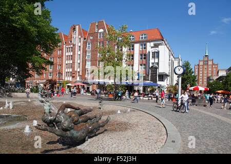 Deutschland, Mecklenburg-Vorpommern, Rostock, "Universitätsplatz" mit "Fünf-Giebel-Haus" Stockfoto