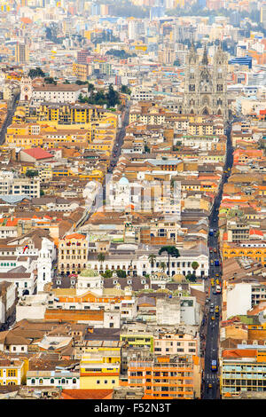 Historischen Zentrum von Quito hohen Boden Blick vom Panecillo Denkmal Stockfoto