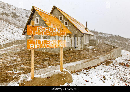 Die Jose F Rivas Refugium ist der berühmteste und am meisten frequentierten Zuflucht in Ecuador ist es an der nördlichen Flanke des Vulkans Cotopaxi auf 4 800 M entfernt Stockfoto