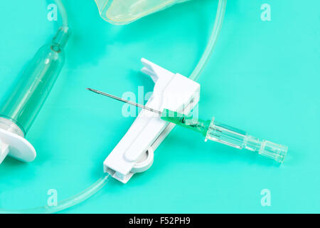 IV-Katheter mit Flow Rate Adjuster und Lösung Tasche. Stockfoto