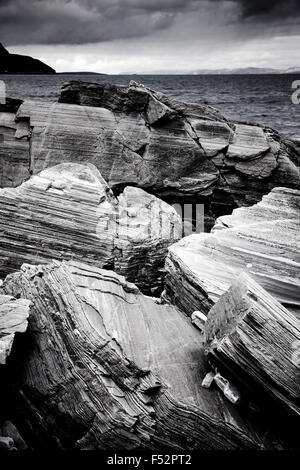 Felsen am Meer, s/w Stockfoto