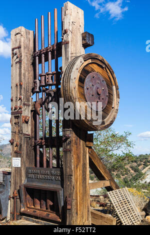 Antike Erz zerkleinern Maschine durch den alten chollar Mine in Virginia City, Nevada Stockfoto