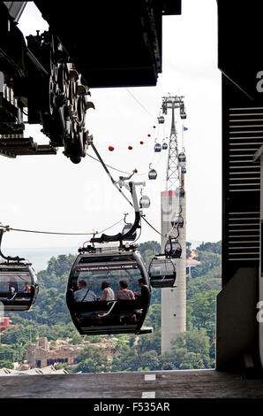 Singapur, obenliegende Eisenbahn nach Sentosa Stockfoto