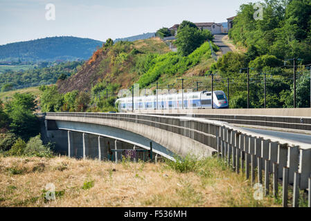Zug der TGV, Burgund, Frankreich Stockfoto