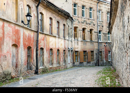 Verwitterte Altstadt Straße in verlassenen Teil von Vilnius, Litauen Stockfoto