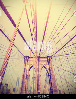 Vintage getönten Foto von der Brooklyn Bridge, New York, USA. Stockfoto