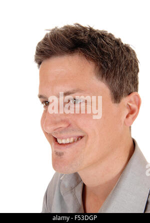 Ein Closeup Kopf schießen glücklich lächelnden jungen Mannes, für den weißen Hintergrund isoliert. Stockfoto