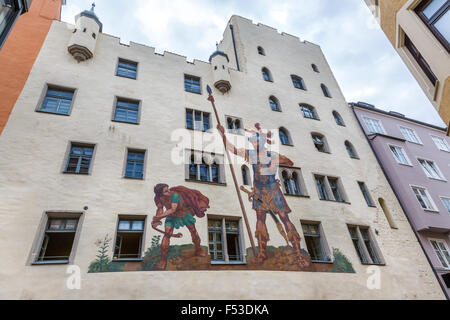 David und Goliath Wandbild an der Gebäudewand, Regensburg, Bayern, Deutschland. Stockfoto