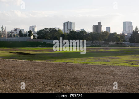 Tokio, Japan. 27. Oktober 2015. Ein Überblick über das Land, wo das Nationalstadion Stand zeigt, dass der Reinigungsprozess von den Trümmern jetzt, komplett on 27. Oktober 2015, Tokio, Japan. Das Land wird für ein neues Nationalstadion verwendet werden, die das Herzstück der Olympischen Sommerspiele 2020 sein wird. Das Design des neuen Stadions muss noch behoben werden. Bildnachweis: Rodrigo Reyes Marin/AFLO/Alamy Live-Nachrichten Stockfoto