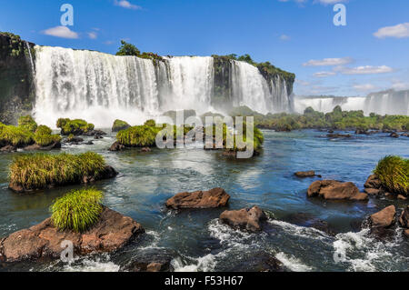 Seitenansicht bei Iguazu Wasserfälle, eines der neuen sieben Weltwunder der Natur, Brasilien Stockfoto