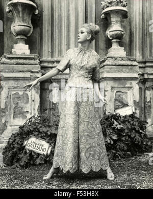 Werbung-Damen Mode Bekleidung, Rom, Italien Stockfoto