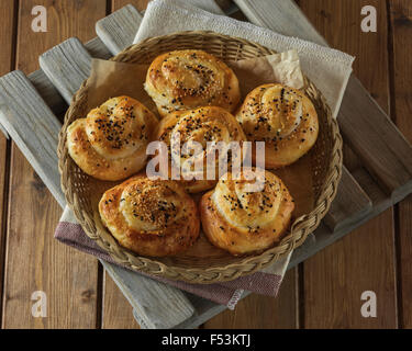 Bureks. Balkan gebackenen Filo Gebäck Snack. Stockfoto