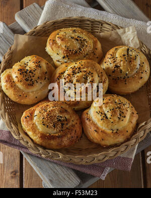 Bureks. Balkan gebackenen Filo Gebäck Snack. Stockfoto