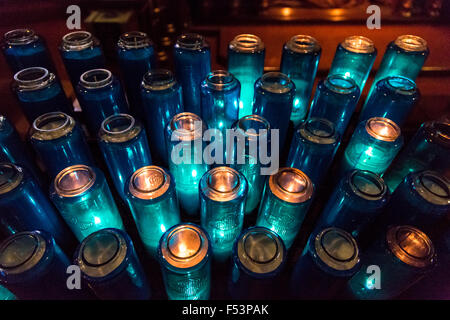 Kerzen in der Basilika Notre Dame, Altstadt, Montreal, Quebec Stockfoto