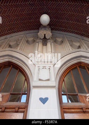 Das berühmte Graffiti Herz und großen Auftritt des Thorvaldson Gebäudes an der University of Saskatchewan. Saskatoon, Kanada. Stockfoto