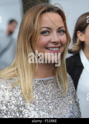 Charlotte Church kommt bei Shell HQ, das Requiem für den arktischen Eis mit durchzuführen: Charlotte Kirche wo: London, Vereinigtes Königreich bei: 26. August 2015 Stockfoto