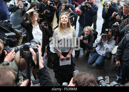 Charlotte Church kommt bei Shell HQ, das Requiem für den arktischen Eis mit durchzuführen: Charlotte Kirche wo: London, Vereinigtes Königreich bei: 26. August 2015 Stockfoto