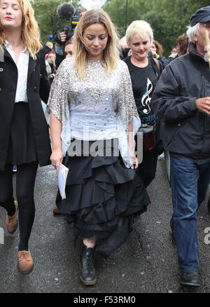 Charlotte Church kommt bei Shell HQ, das Requiem für den arktischen Eis mit durchzuführen: Charlotte Kirche wo: London, Vereinigtes Königreich bei: 26. August 2015 Stockfoto