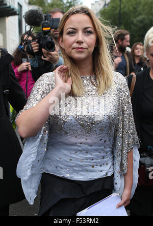 Charlotte Church kommt bei Shell HQ, das Requiem für den arktischen Eis mit durchzuführen: Charlotte Kirche wo: London, Vereinigtes Königreich bei: 26. August 2015 Stockfoto