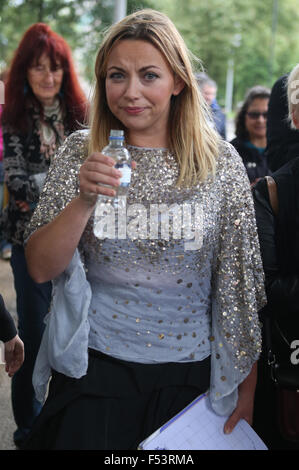 Charlotte Church kommt bei Shell HQ, das Requiem für den arktischen Eis mit durchzuführen: Charlotte Kirche wo: London, Vereinigtes Königreich bei: 26. August 2015 Stockfoto