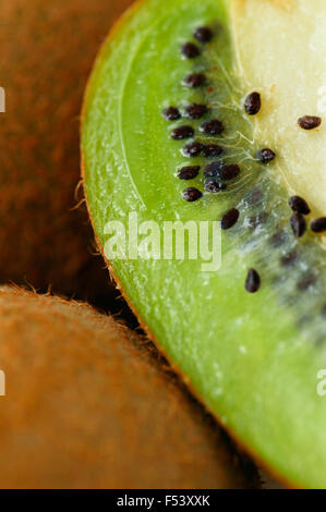 Nahaufnahme von Kiwis. Stockfoto