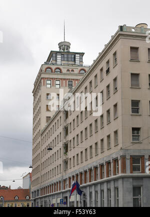 Blick auf die Neboticnik (Wolkenkratzer) Gebäude in Ljubljana, Slowenien Stockfoto