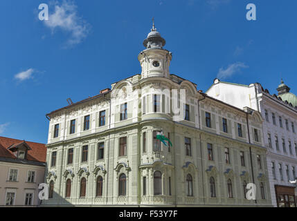 Alte Gebäude-Fassade in Ljubljana Innenstadt auf Preseren-Platz, Slowenien. Stockfoto