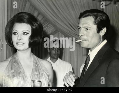 Italienische Schauspieler Marcello Mastroianni und Sophia Loren bei einem Empfang Stockfoto