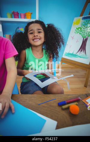 Glückliche Kinder gemeinsam Kunst und Kunsthandwerk Stockfoto