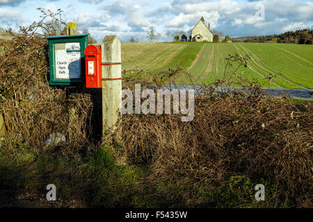 St.-Hubertus Kirche Idsworth aus dem 11. Jahrhundert in der Nähe von Chalton in Hampshire im grenznahen Bereich East Sussex Stockfoto