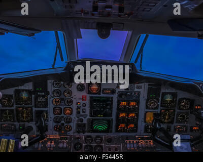 Cockpit of the Jetstream 32, a small twin-turboprop plane. Flying close to the eruption at Holuhraun, Iceland Stockfoto