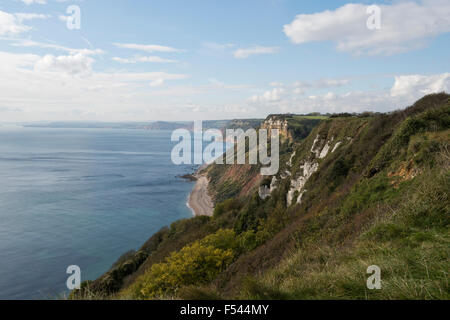 Coxes Klippe und der Wechsel von roter Erde, Kreide auf der Jurassic Küste von East Devon in der Nähe von Branscombe, Oktober Stockfoto