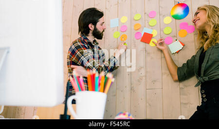Kreativ-Team neue Ideen zu diskutieren Stockfoto