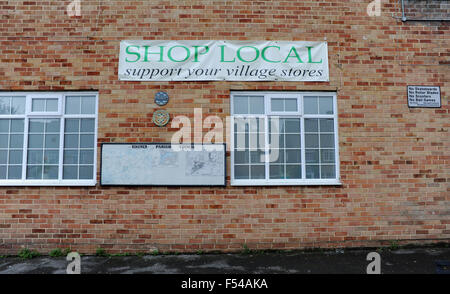 Shop-lokale Kampagnen-Banner in Ringmer East Sussex UK Stockfoto