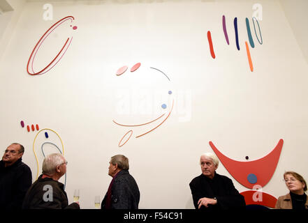 Prag, Tschechische Republik. 27. Oktober 2015. Ausstellung Karel Malich 91 91. Geburtstag des Malers und Bildhauers Karel Malich beginnt in Prag, Tschechische Republik, 27. Oktober 2015. © Roman Vondrous/CTK Foto/Alamy Live-Nachrichten Stockfoto