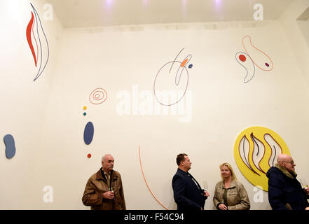 Prag, Tschechische Republik. 27. Oktober 2015. Ausstellung Karel Malich 91 91. Geburtstag des Malers und Bildhauers Karel Malich beginnt in Prag, Tschechische Republik, 27. Oktober 2015. © Roman Vondrous/CTK Foto/Alamy Live-Nachrichten Stockfoto