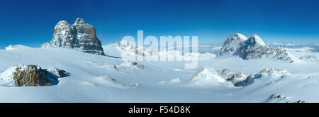 Winter trübe Aussicht vom Dachstein-Massiv Berggipfel (Österreich). Stockfoto